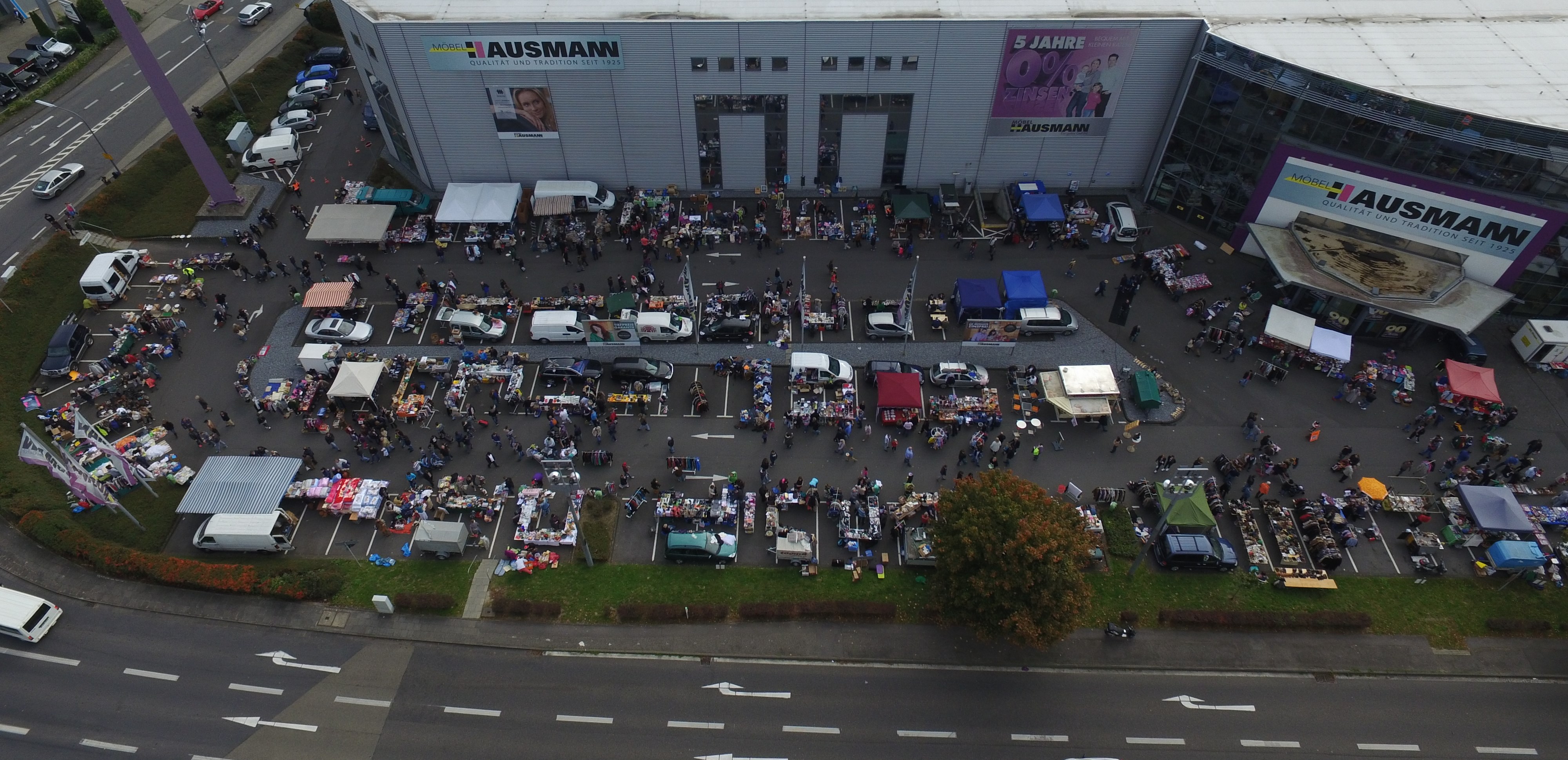 Köln PORZ, Trödelmarkt bei Möbel Hausmann + Möbel POCO